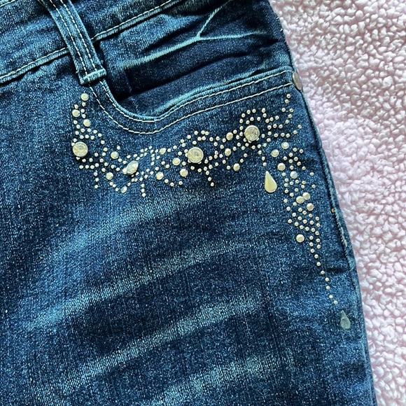 Dark wash jeans with embellished pockets - Picture 8 of 10